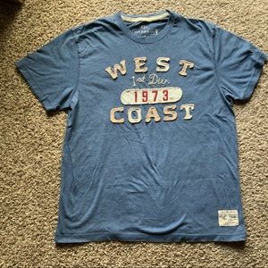 Old Navy tee shirt